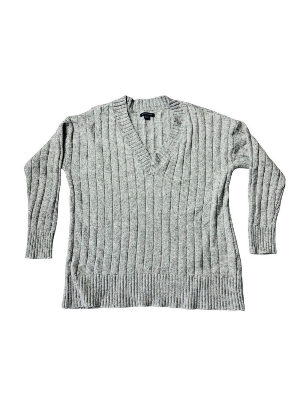American Eagle Gray Classic V-Neck Ribbed Sweater cuffed wrists and hem  size M